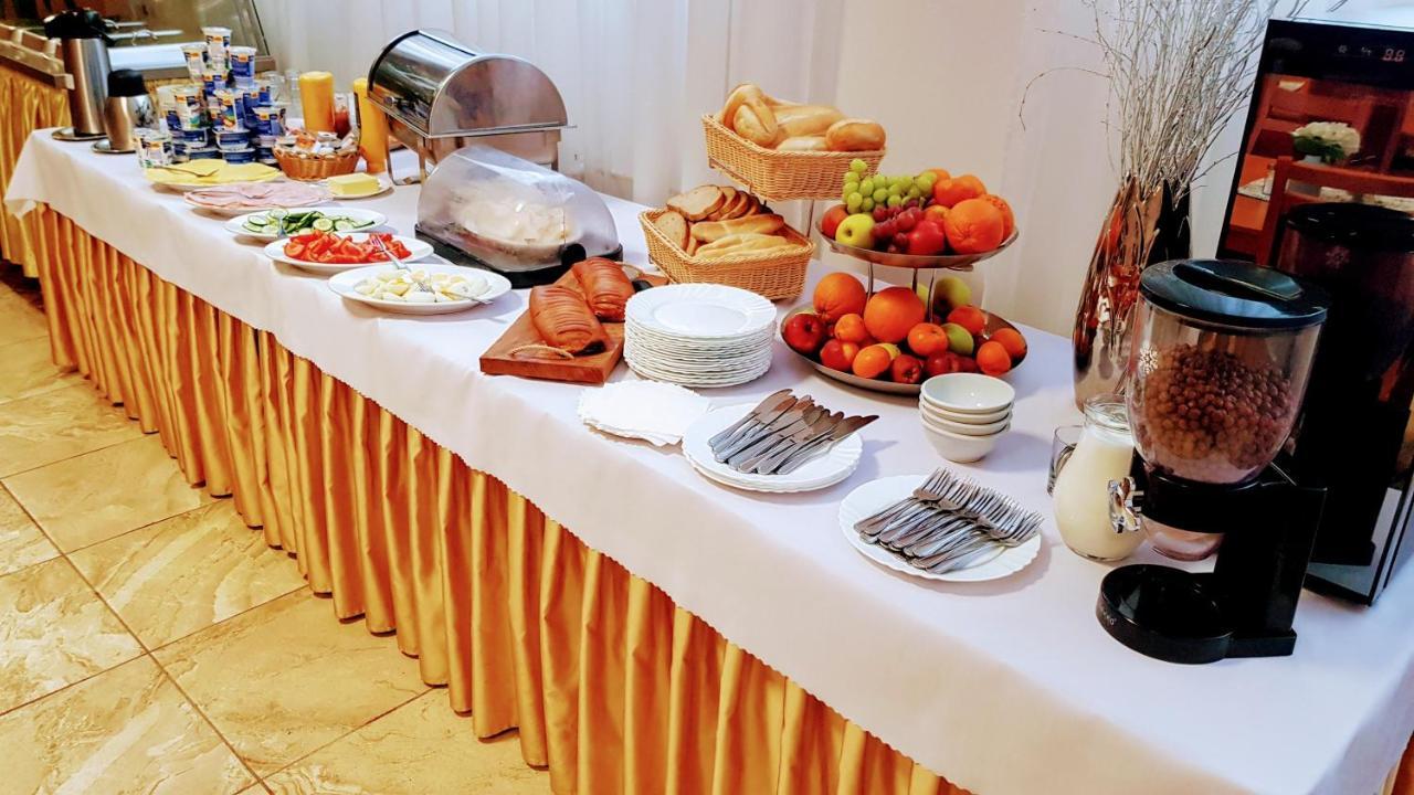 Agrohotel Tri Brezy Hrustin Esterno foto