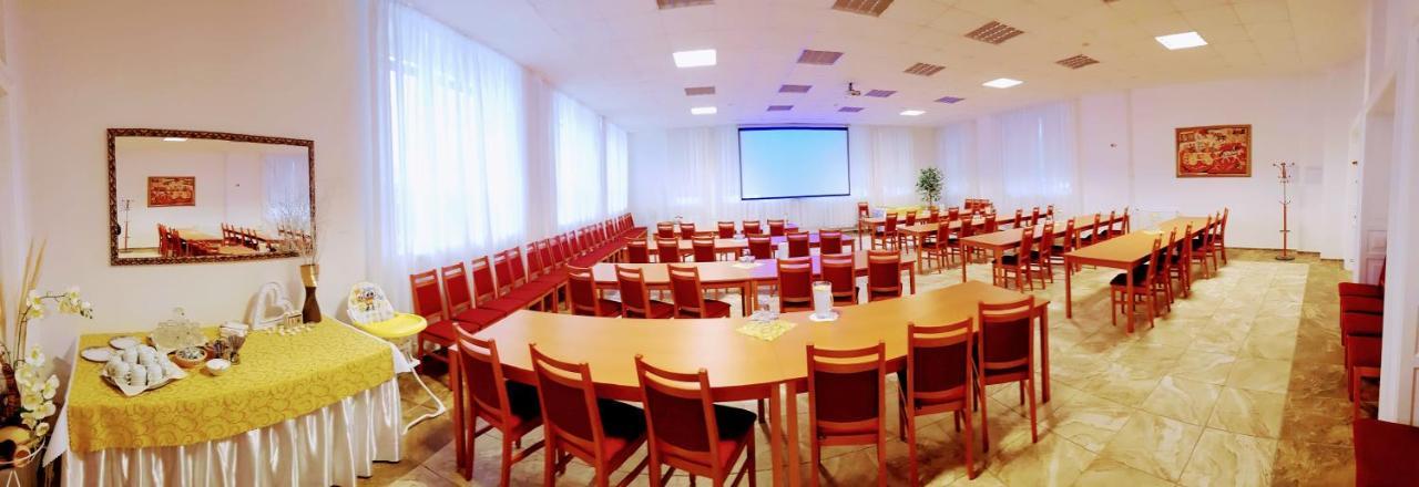 Agrohotel Tri Brezy Hrustin Esterno foto