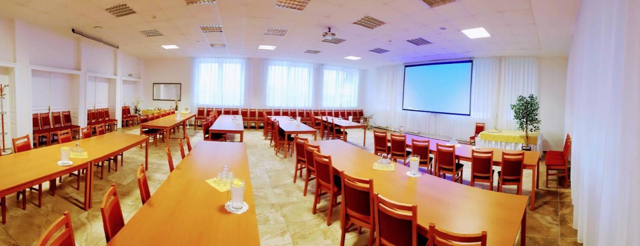 Agrohotel Tri Brezy Hrustin Esterno foto