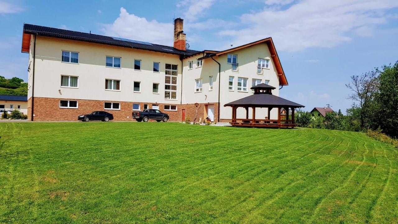 Agrohotel Tri Brezy Hrustin Esterno foto