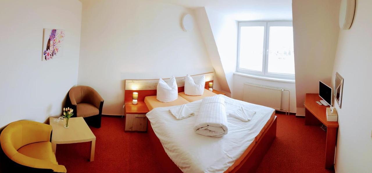 Agrohotel Tri Brezy Hrustin Esterno foto