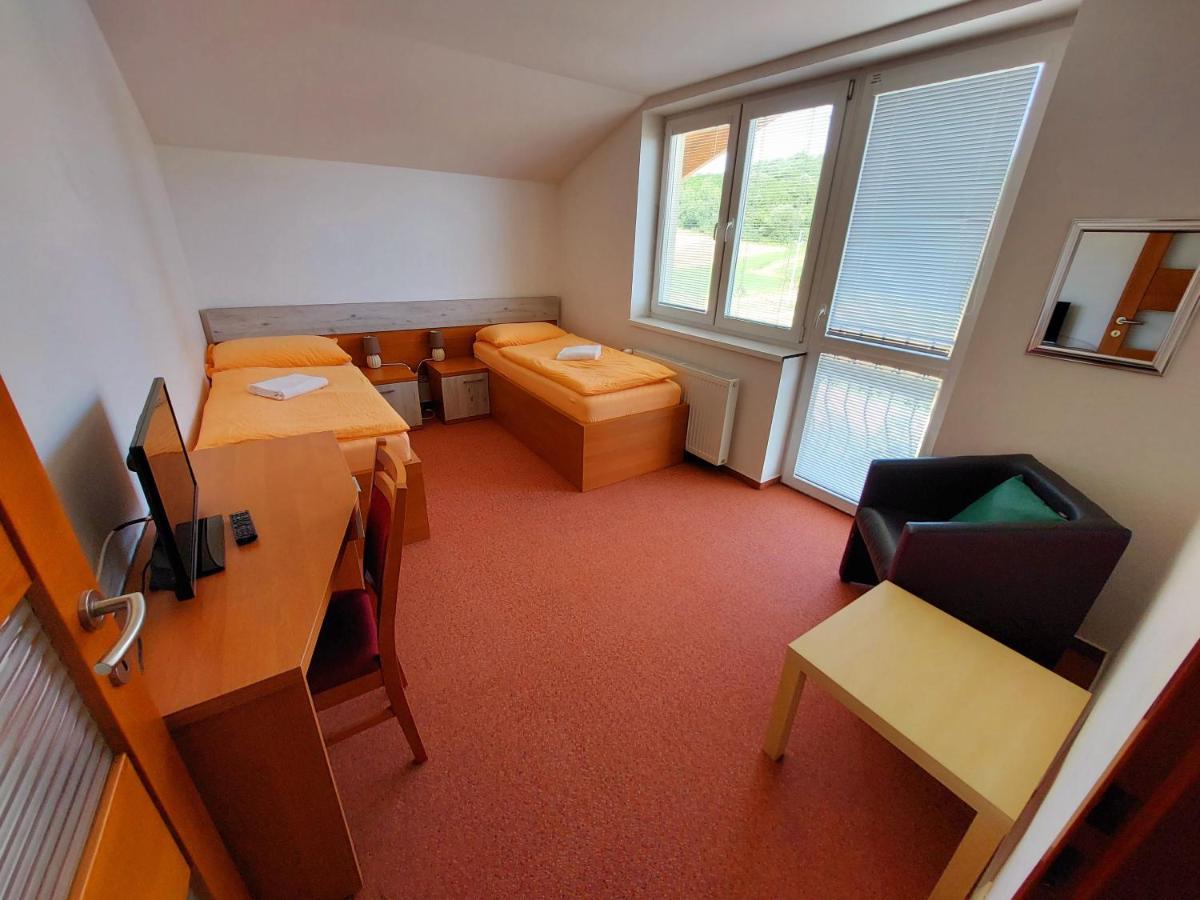 Agrohotel Tri Brezy Hrustin Esterno foto