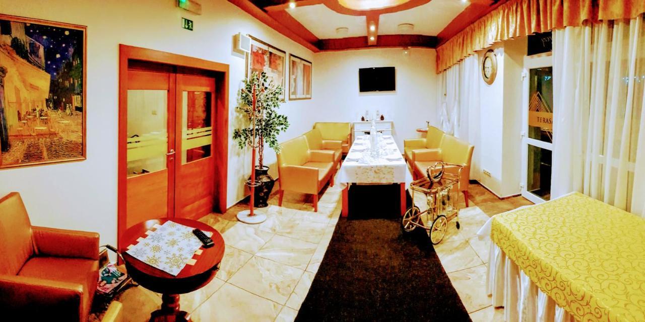 Agrohotel Tri Brezy Hrustin Esterno foto