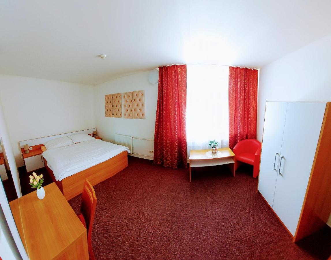 Agrohotel Tri Brezy Hrustin Esterno foto
