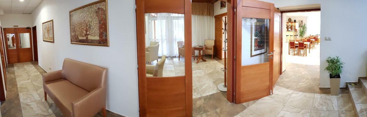 Agrohotel Tri Brezy Hrustin Esterno foto