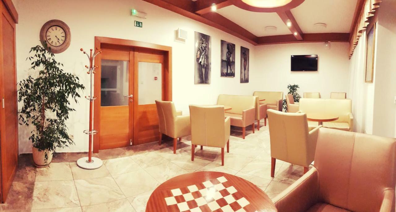 Agrohotel Tri Brezy Hrustin Esterno foto