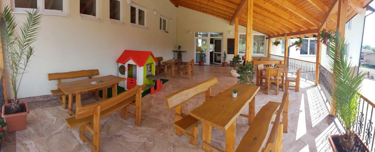 Agrohotel Tri Brezy Hrustin Esterno foto
