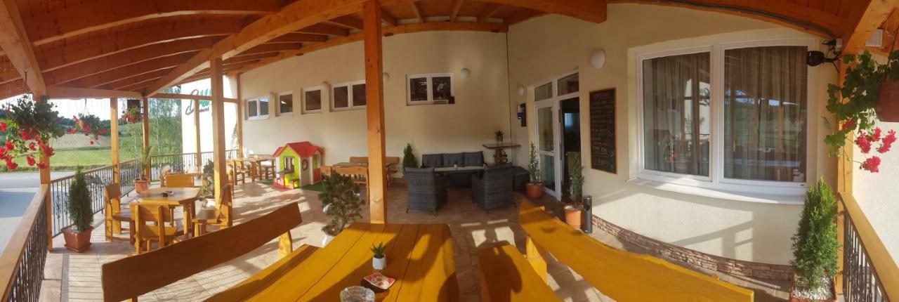 Agrohotel Tri Brezy Hrustin Esterno foto