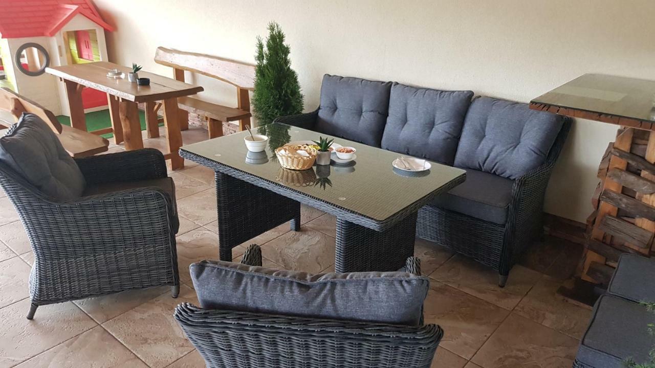 Agrohotel Tri Brezy Hrustin Esterno foto