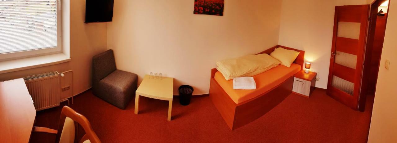 Agrohotel Tri Brezy Hrustin Esterno foto