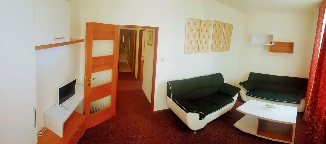 Agrohotel Tri Brezy Hrustin Esterno foto