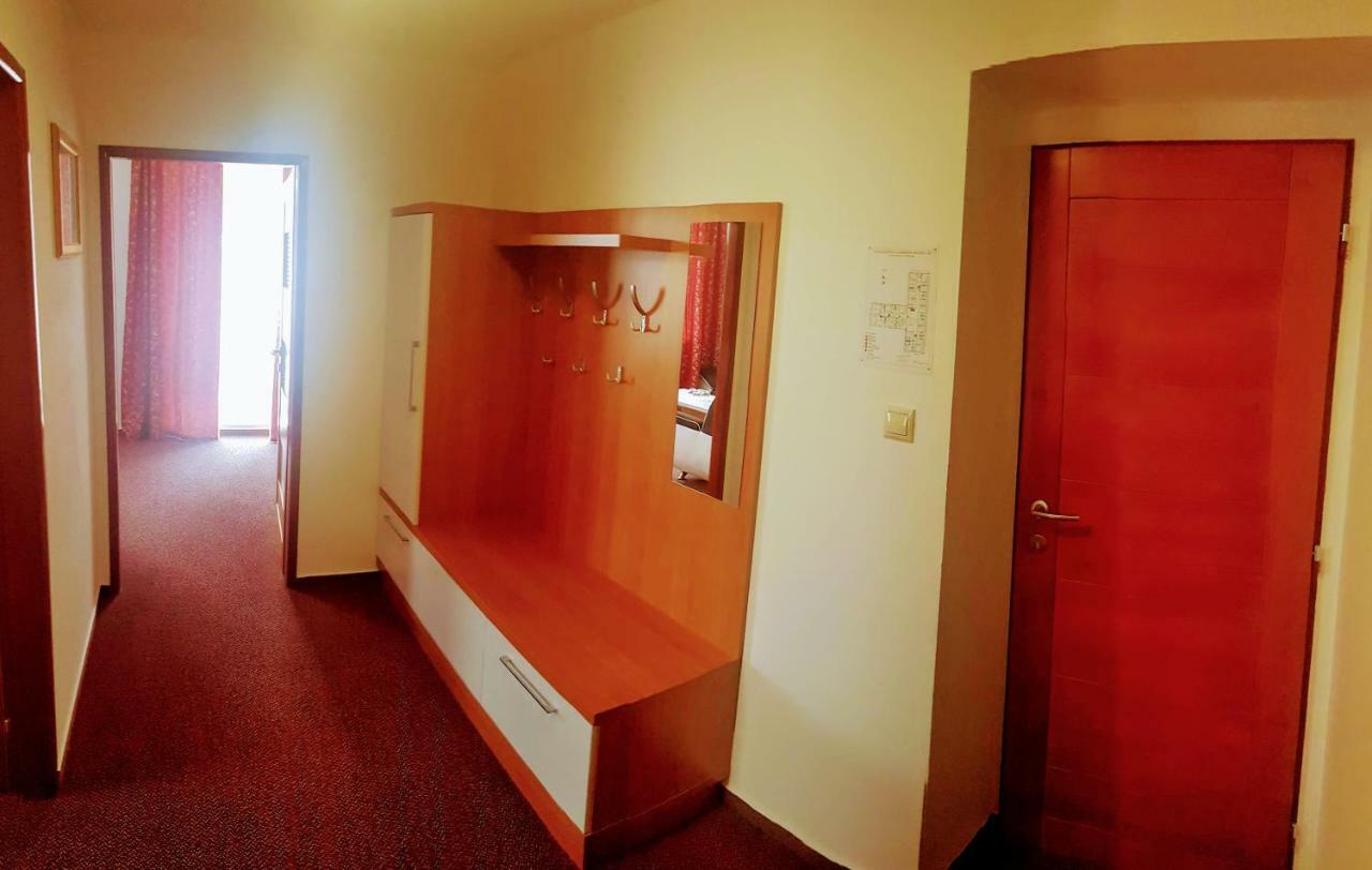 Agrohotel Tri Brezy Hrustin Esterno foto