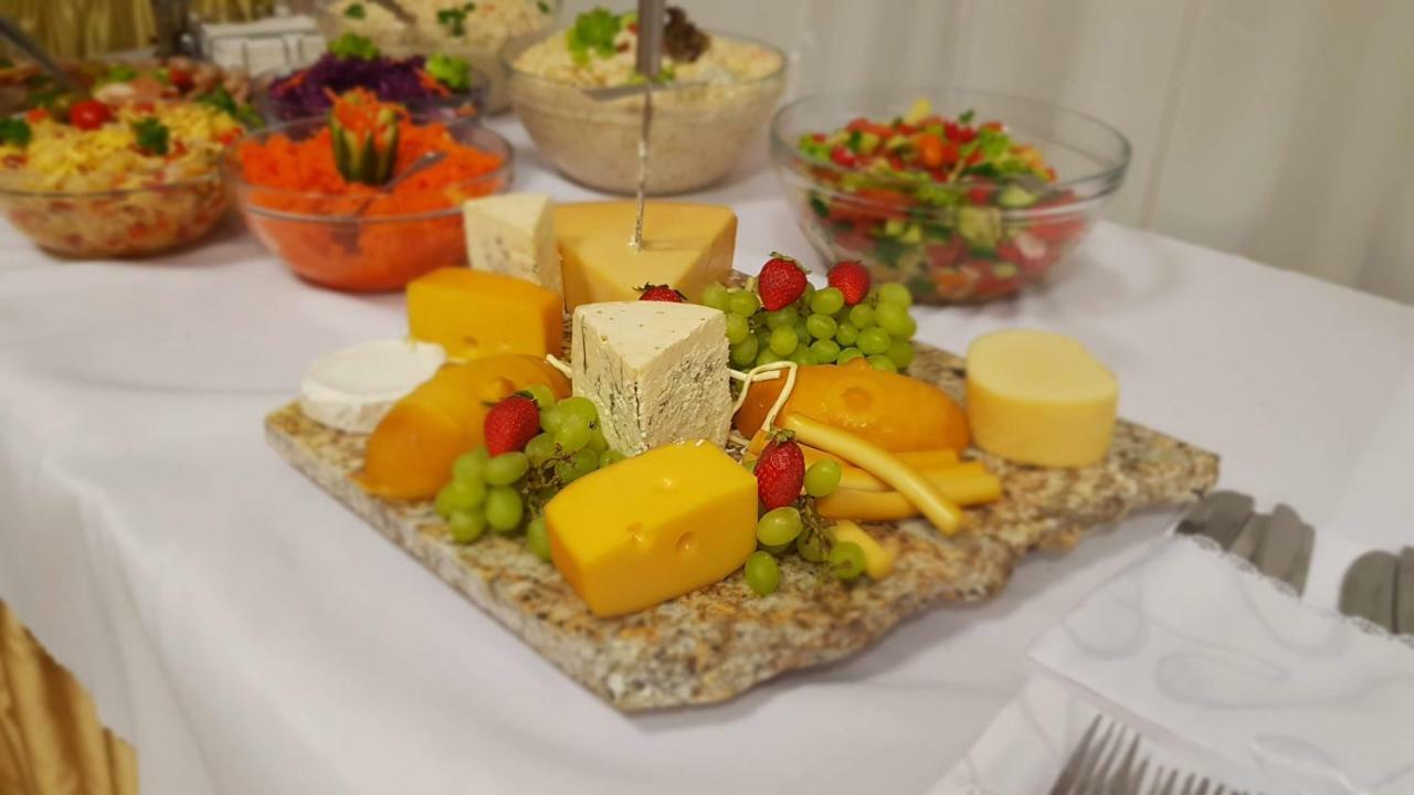 Agrohotel Tri Brezy Hrustin Esterno foto