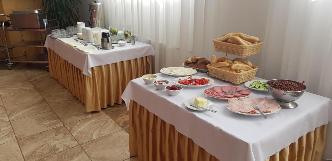Agrohotel Tri Brezy Hrustin Esterno foto