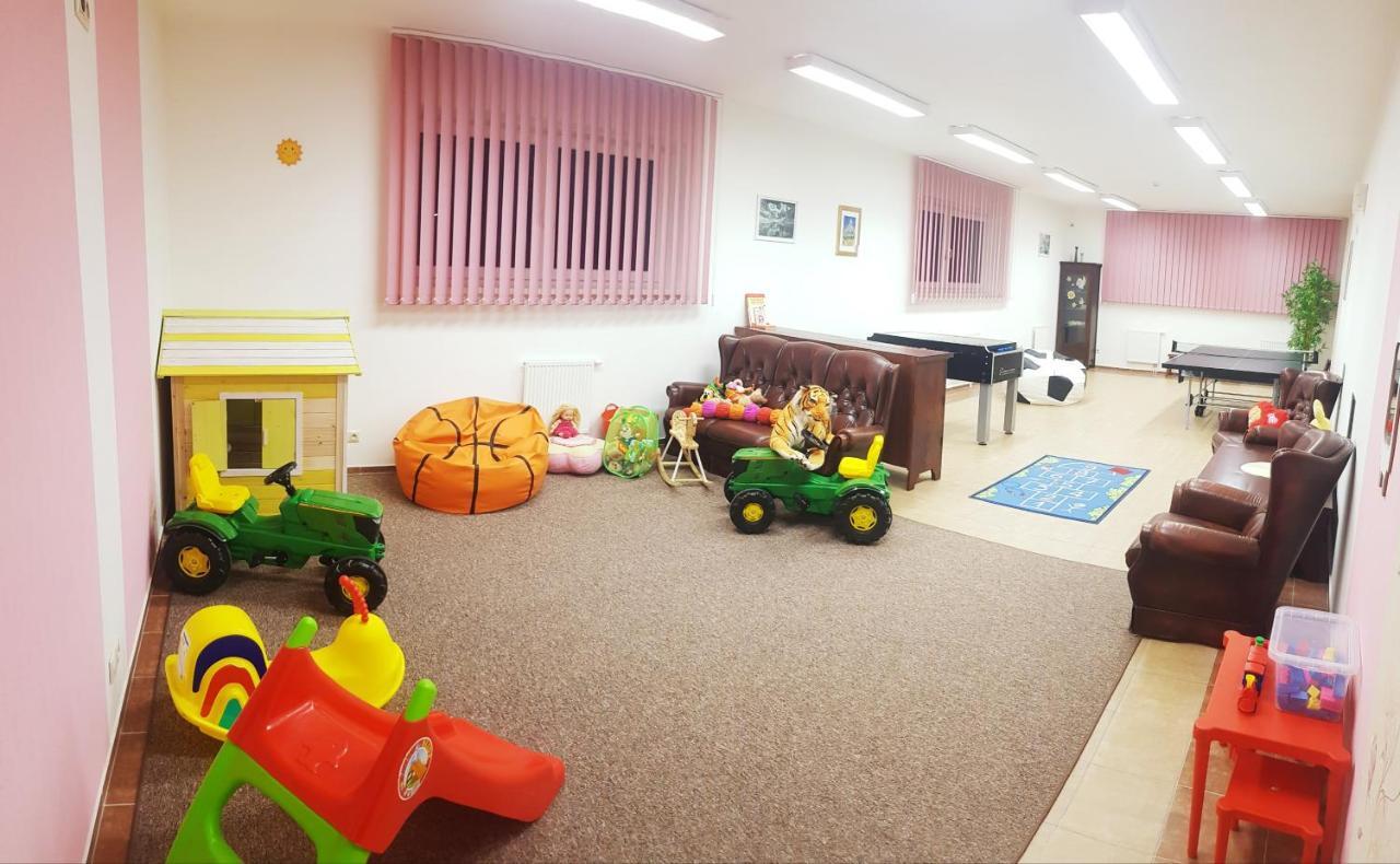 Agrohotel Tri Brezy Hrustin Esterno foto