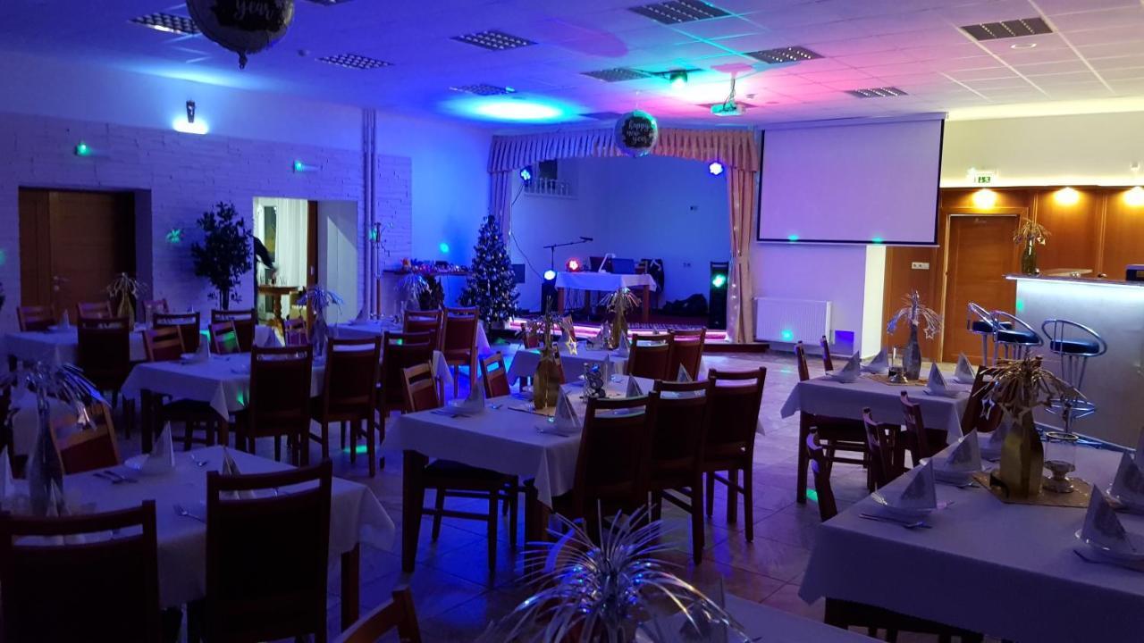 Agrohotel Tri Brezy Hrustin Esterno foto