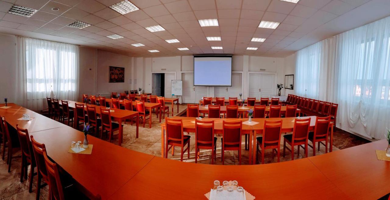 Agrohotel Tri Brezy Hrustin Esterno foto