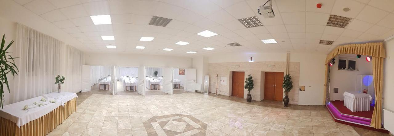 Agrohotel Tri Brezy Hrustin Esterno foto