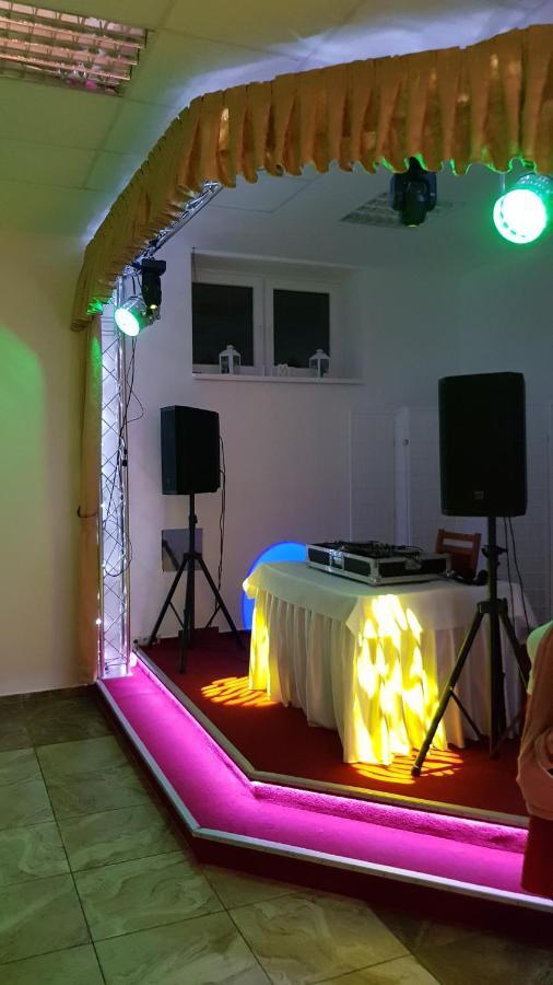 Agrohotel Tri Brezy Hrustin Esterno foto